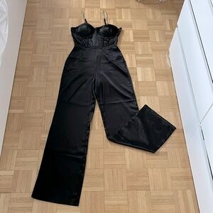 Wide jumpsuit satin effect from Guess (like new) … size : XS